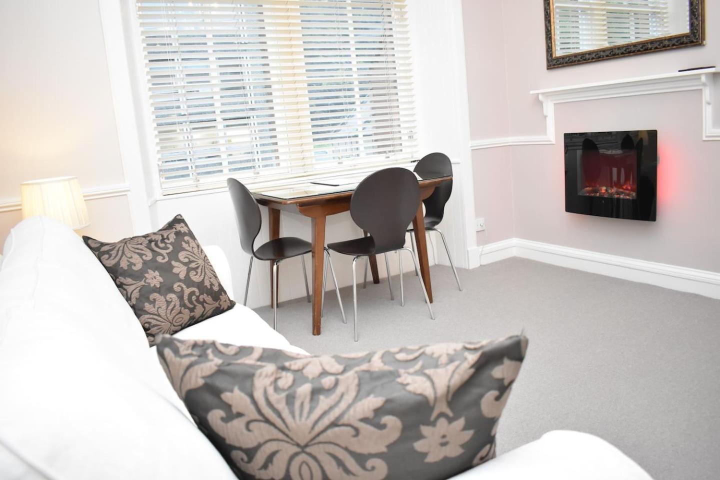 West Port - 2Br In The Heart Of The Old Town Just Off The Grassmarket Edinburgh Dış mekan fotoğraf