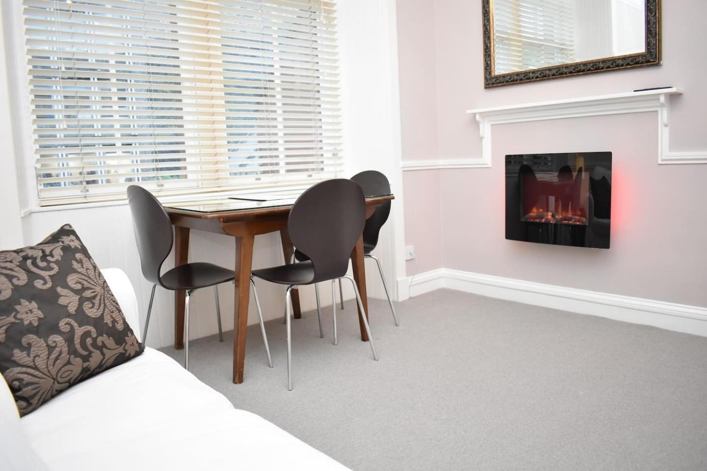 West Port - 2Br In The Heart Of The Old Town Just Off The Grassmarket Edinburgh Dış mekan fotoğraf